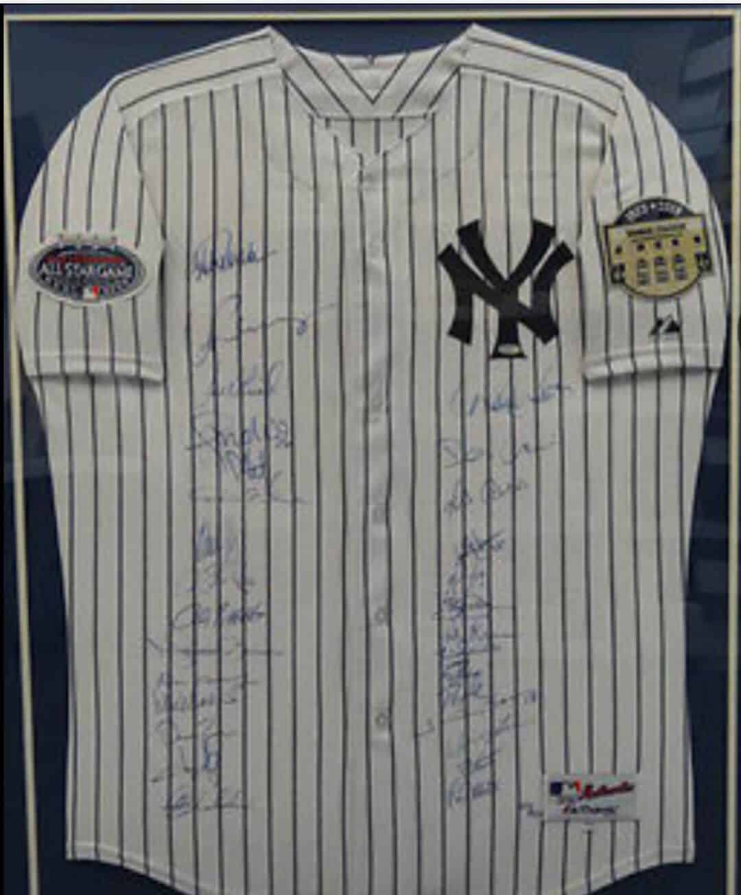 2007 NY Yankees Team signed Autographed Jersey Authenticated